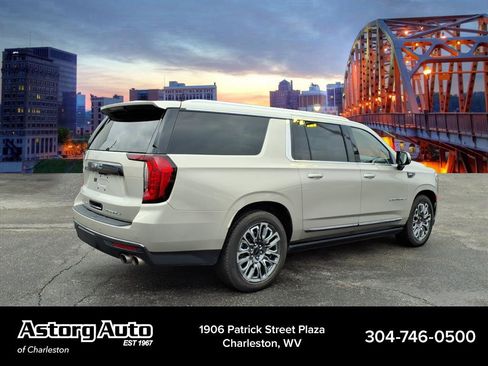 Used 2023 GMC Yukon XL Denali Ultimate image 3