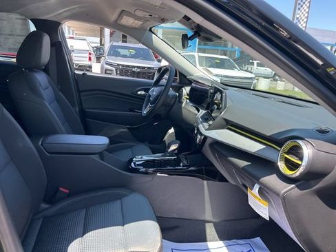 New 2026 Chevrolet Trax LT w/ Driver Confidence Package FWD image 27