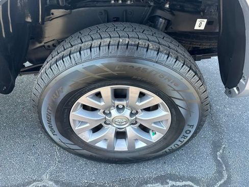 Used 2019 Toyota Tacoma SR5 RWD image 11
