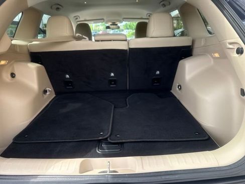 Used 2019 Jeep Cherokee Latitude w/ Popular Appearance Group FWD image 18