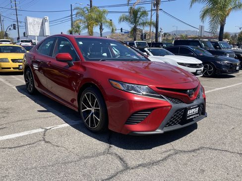 Used 2020 Toyota Camry SE FWD image 7