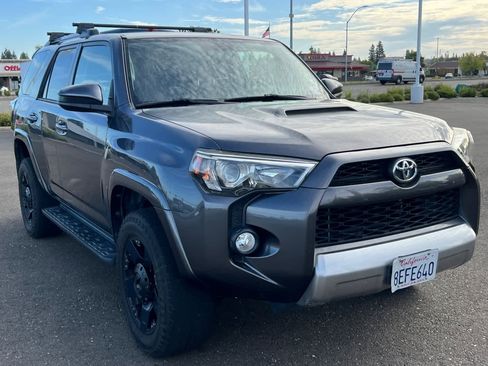 Used 2015 Toyota 4Runner Trail AWD/4WD image 3