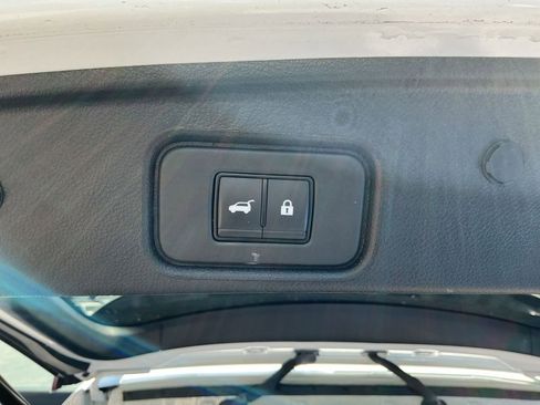 Used 2025 Nissan Pathfinder SV image 20