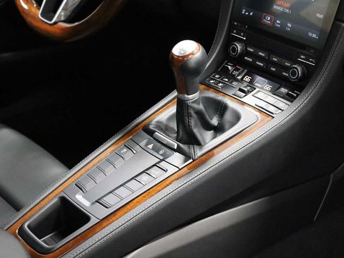 Certified 2018 Porsche 718 Cayman S RWD image 20