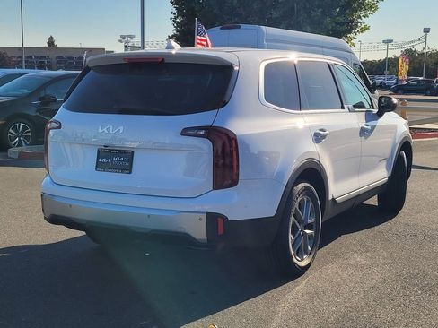 Used 2024 Kia Telluride LX image 4