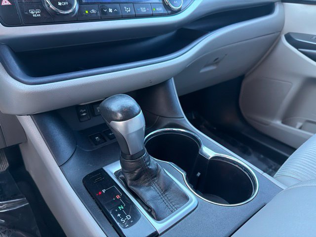Used 2019 Toyota Highlander Plus FWD image 26