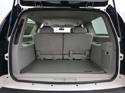 Used 2011 GMC Yukon XL SLT w/ SLT-2 Equipment Package AWD/4WD image 26