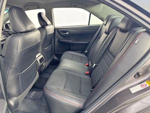 Used 2017 Toyota Camry SE image 32