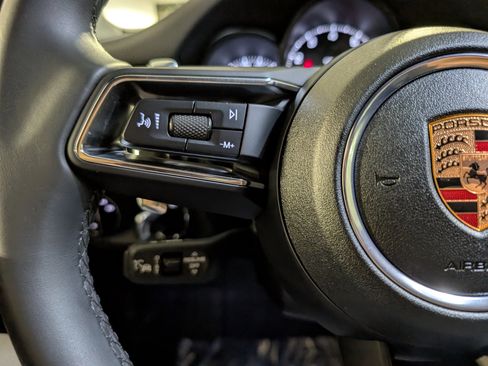 Certified 2025 Porsche Macan image 30