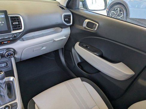 New 2025 Hyundai Venue SEL image 11