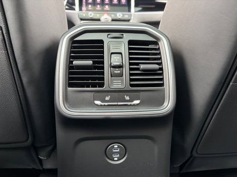 Certified 2026 Porsche Macan image 24