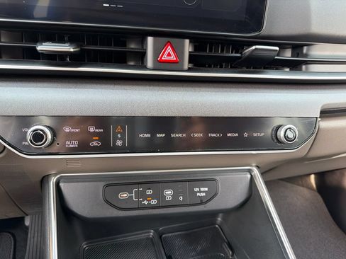 Certified 2025 Kia Carnival EX FWD image 13