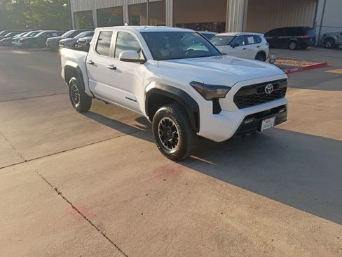Used 2024 Toyota Tacoma TRD Off-Road image 6