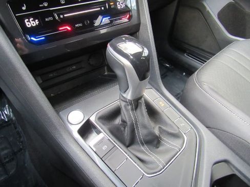 Used 2022 Volkswagen Tiguan SE R-Line image 51