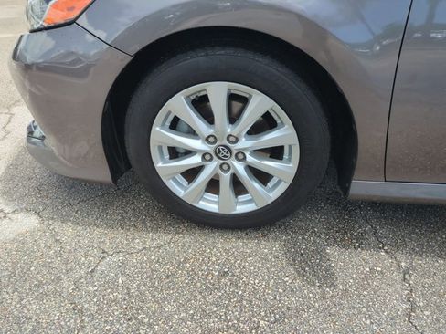 Used 2018 Toyota Camry LE image 22