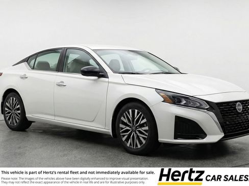 Used 2025 Nissan Altima 2.5 SV FWD image 1