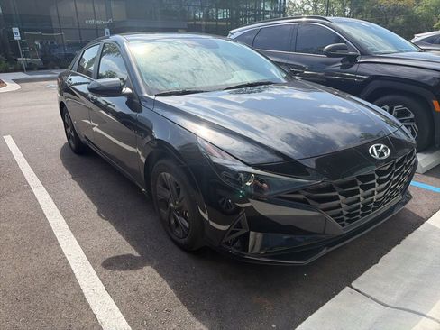 Used 2023 Hyundai Elantra SEL image 2