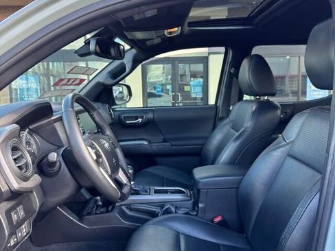 Used 2022 Toyota Tacoma TRD Sport w/ TRD Premium Sport Package image 10