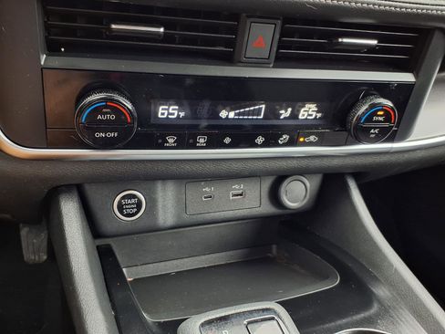 Used 2023 Nissan Rogue SV image 19