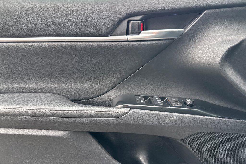 Used 2019 Toyota Camry XSE FWD image 16