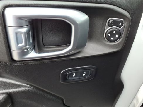 Used 2021 Jeep Gladiator Willys image 22