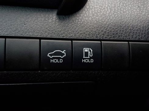 Certified 2022 Toyota Camry LE image 31