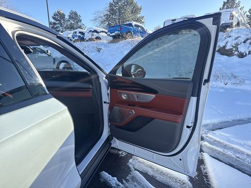 Certified 2024 Lincoln Nautilus Black Label image 26