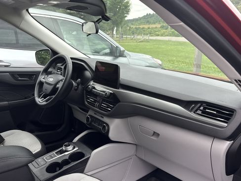 Certified 2023 Ford Escape Active AWD/4WD image 7