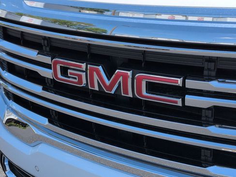 Certified 2021 GMC Acadia SLT w/ LPO, Floor Liner Package AWD/4WD image 32