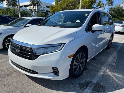 Certified 2023 Honda Odyssey Touring image 2