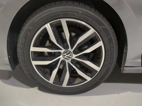 Used 2025 Volkswagen Jetta SE FWD image 6