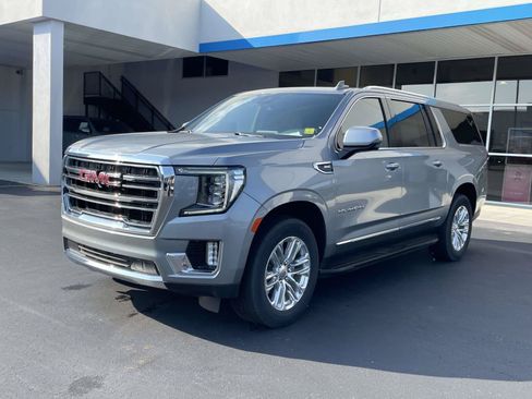 Certified 2024 GMC Yukon XL SLT w/ SLT Luxury Package AWD/4WD image 7