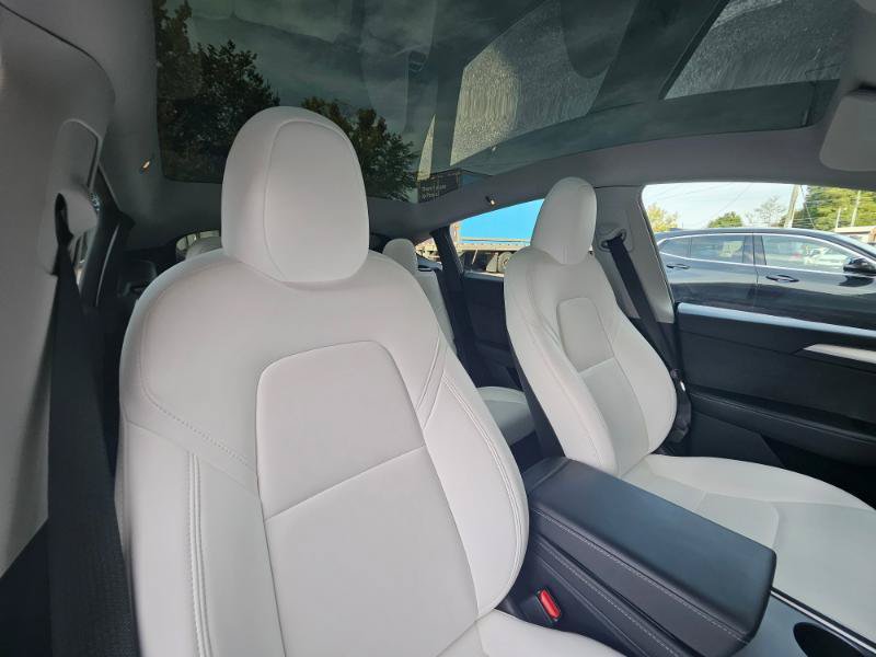 Used 2025 Tesla Model Y Long Range RWD image 58