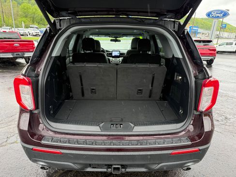 Used 2023 Ford Explorer XLT w/ Equipment Group 202A AWD/4WD image 4