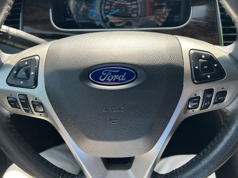 Used 2018 Ford Taurus Limited image 15