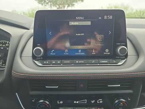 Used 2025 Nissan Rogue SV image 20