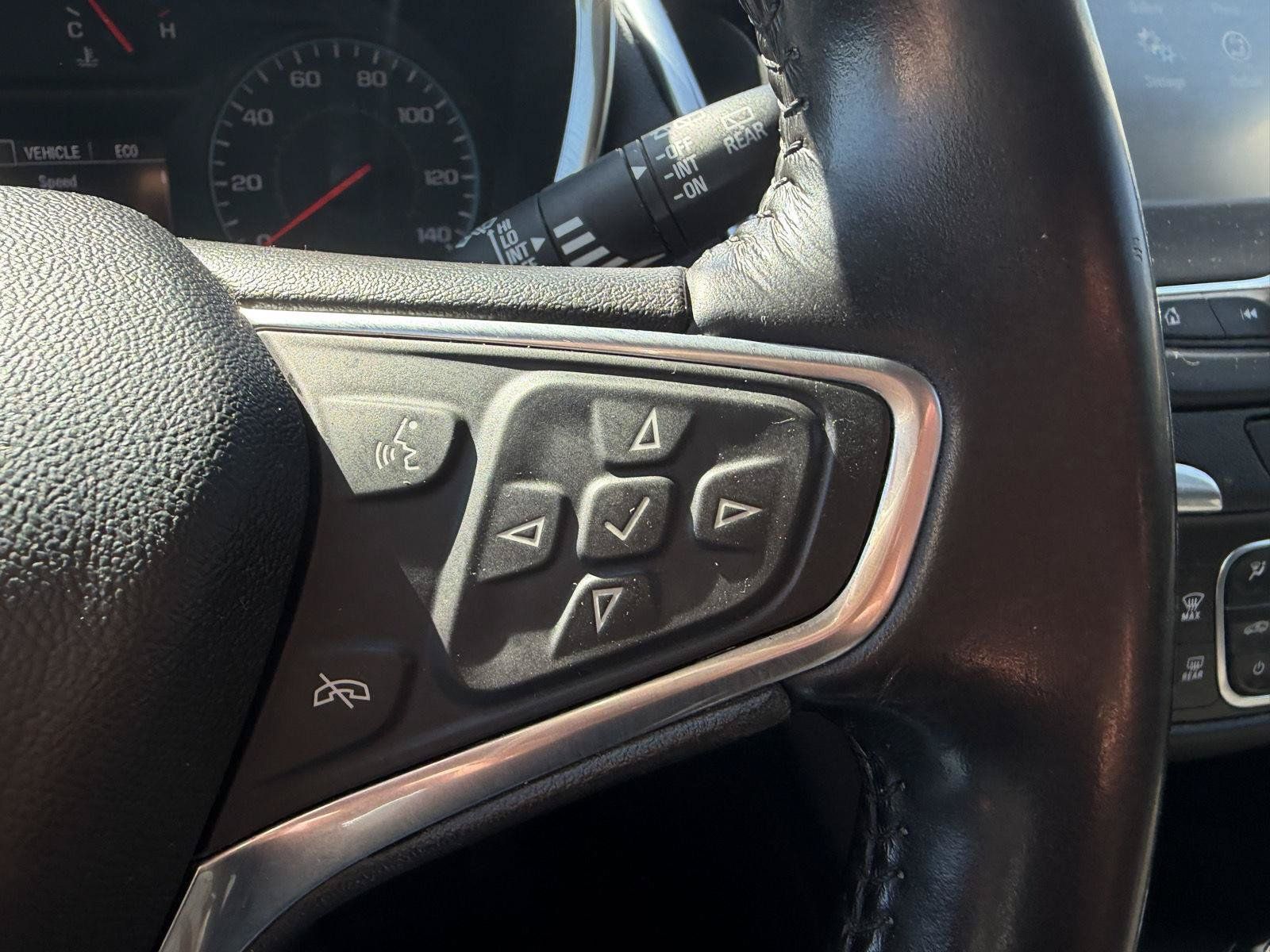 Used 2018 Chevrolet Equinox LT AWD/4WD image 12