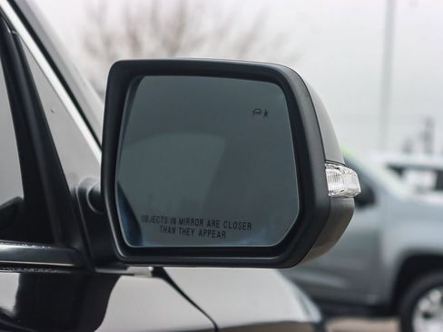 Used 2022 Chevrolet Traverse LT image 16