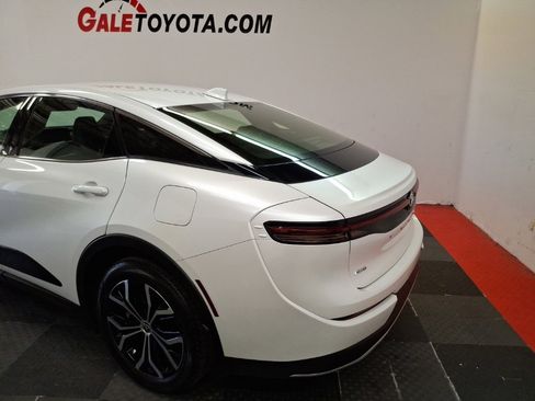 Used 2023 Toyota Crown XLE image 5