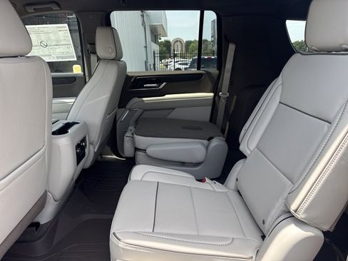 New 2026 GMC Yukon XL Denali w/ LPO, Floor Liner Package AWD/4WD image 4
