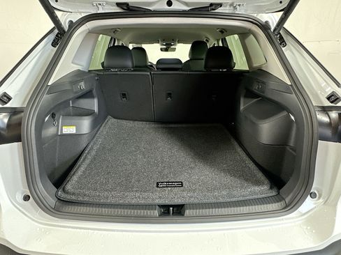 New 2025 Volkswagen Tiguan SE image 23