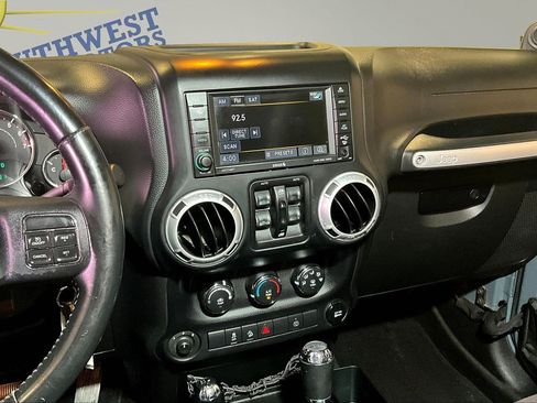 Used 2014 Jeep Wrangler Unlimited Sahara w/ Connectivity Group AWD/4WD image 10