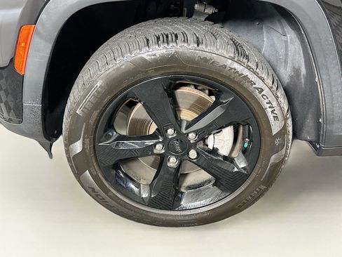 Used 2023 Jeep Grand Cherokee L Limited w/ Black Appearance Package RWD image 11