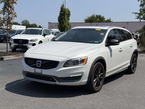 Used 2015 Volvo V60 T5 Cross Country Platinum w/ Climate Package AWD/4WD image 4