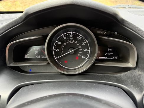 Used 2018 MAZDA MAZDA3 Touring image 19