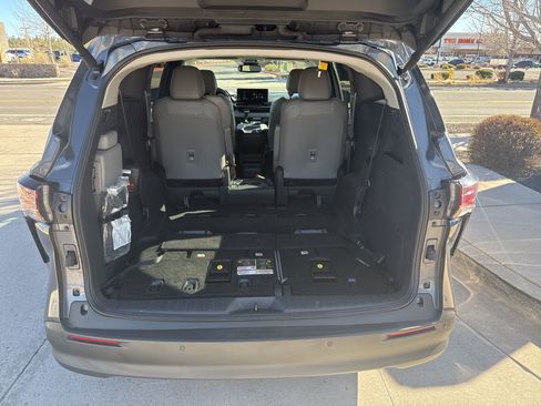 Used 2025 Toyota Sienna XLE image 8