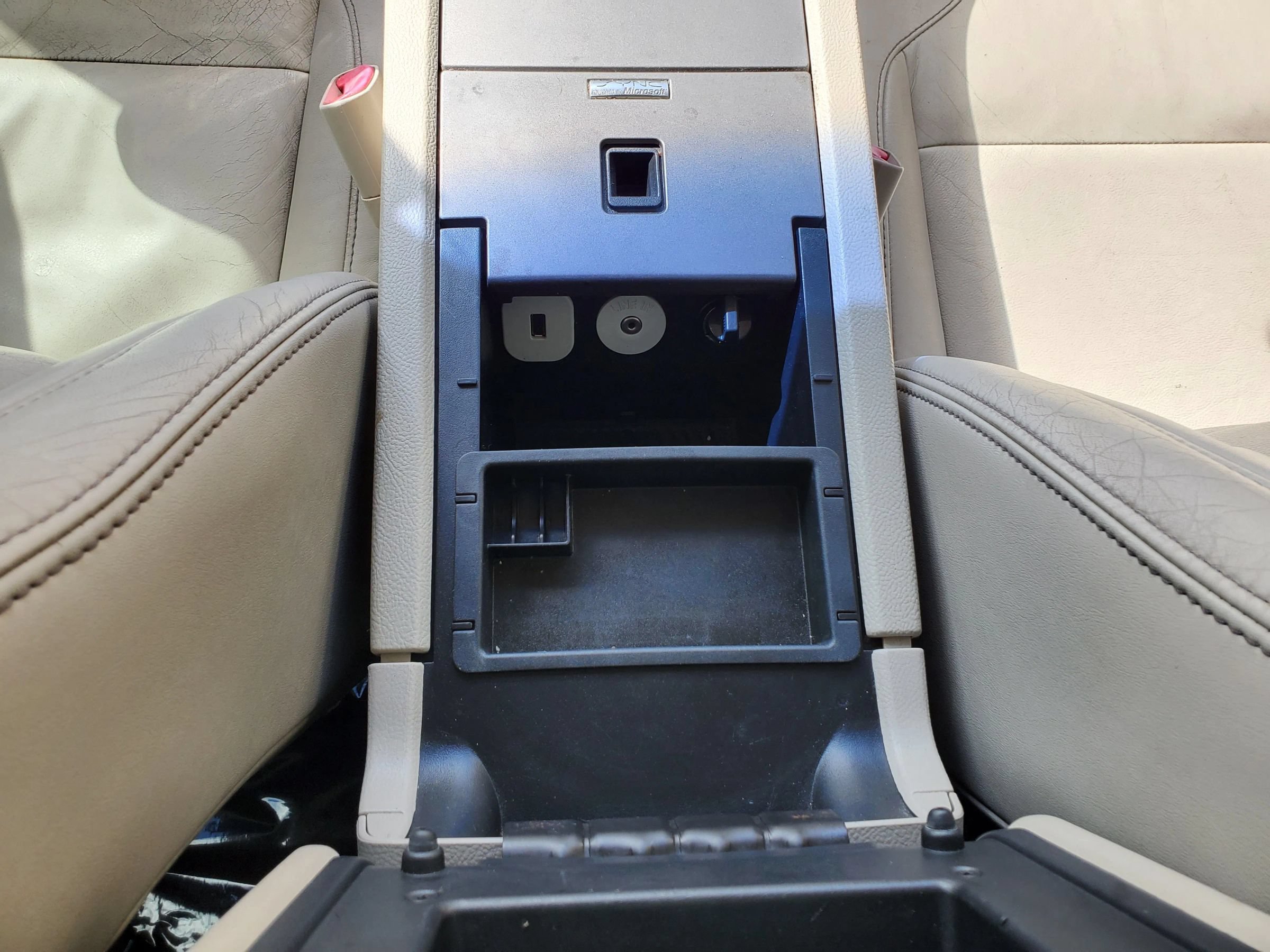 Used 2010 Ford Taurus SEL FWD image 31