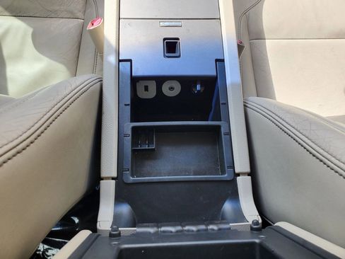 Used 2010 Ford Taurus SEL FWD image 31