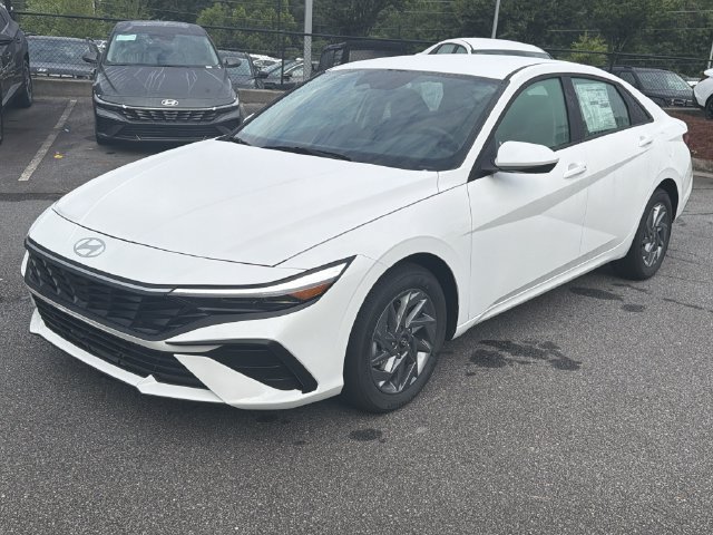 New 2026 Hyundai Elantra Hybrid FWD image 3