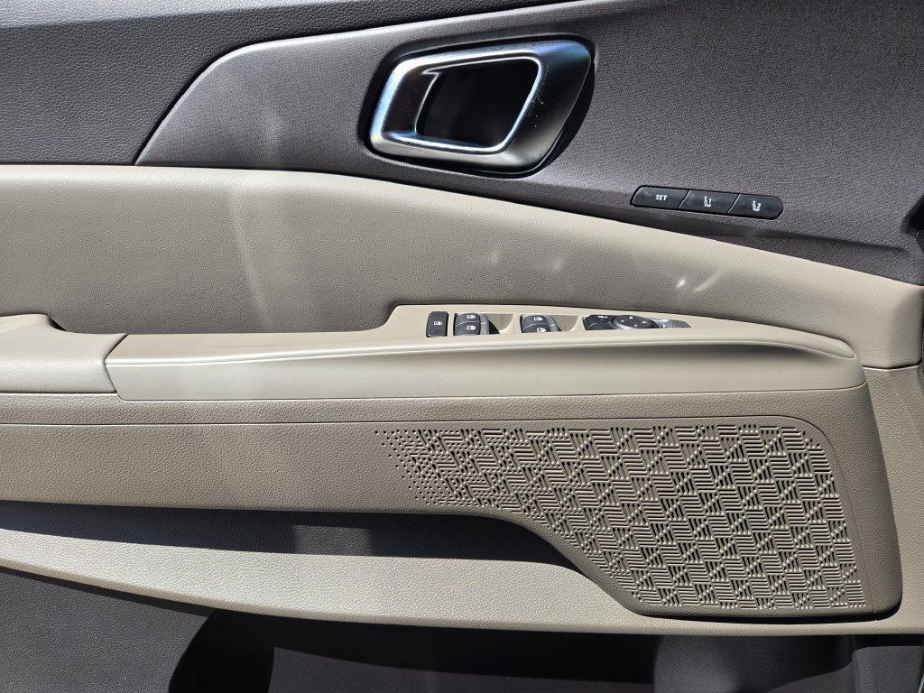 New 2026 Kia Carnival EX FWD image 18